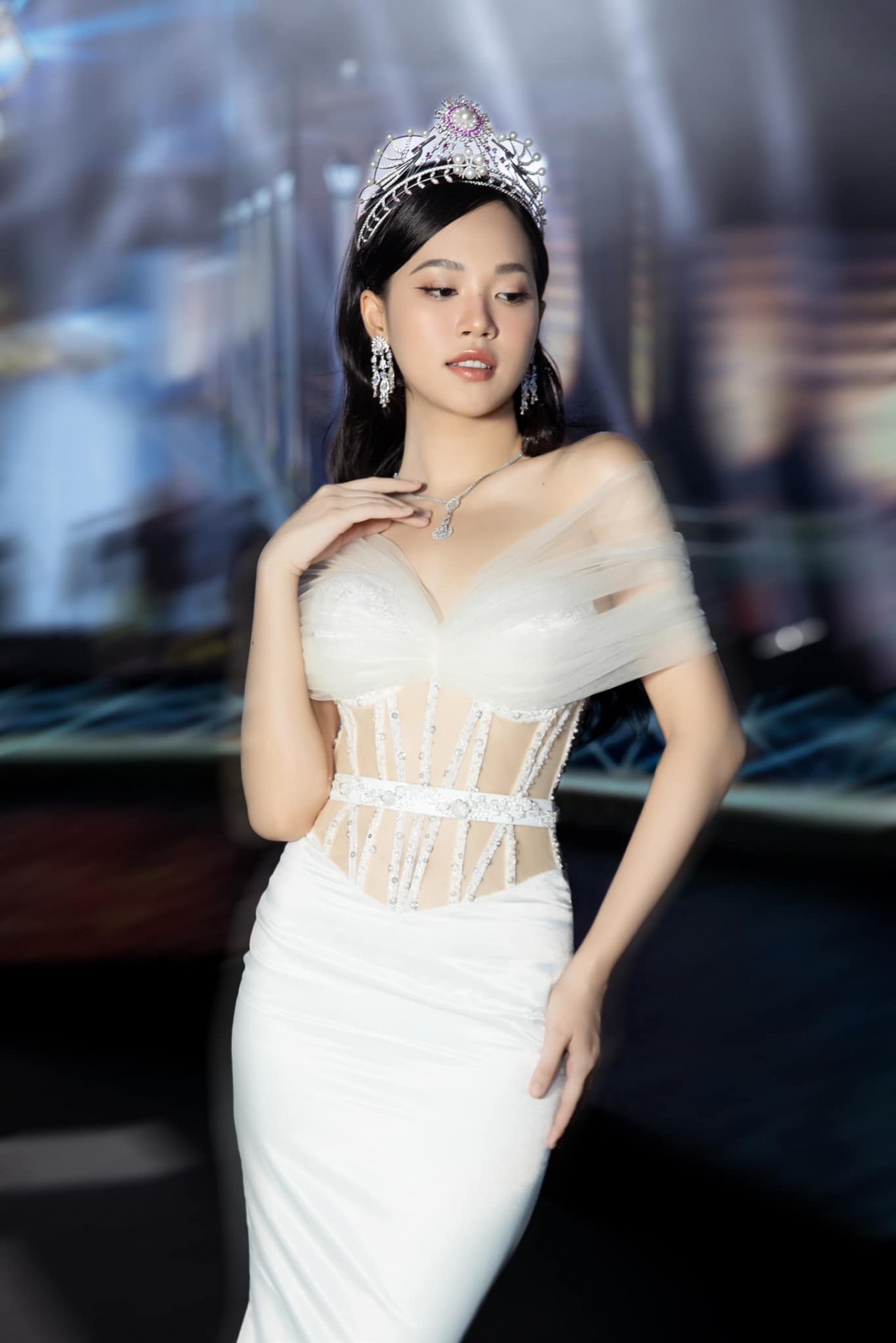 Á hậu Trịnh Thùy Linh