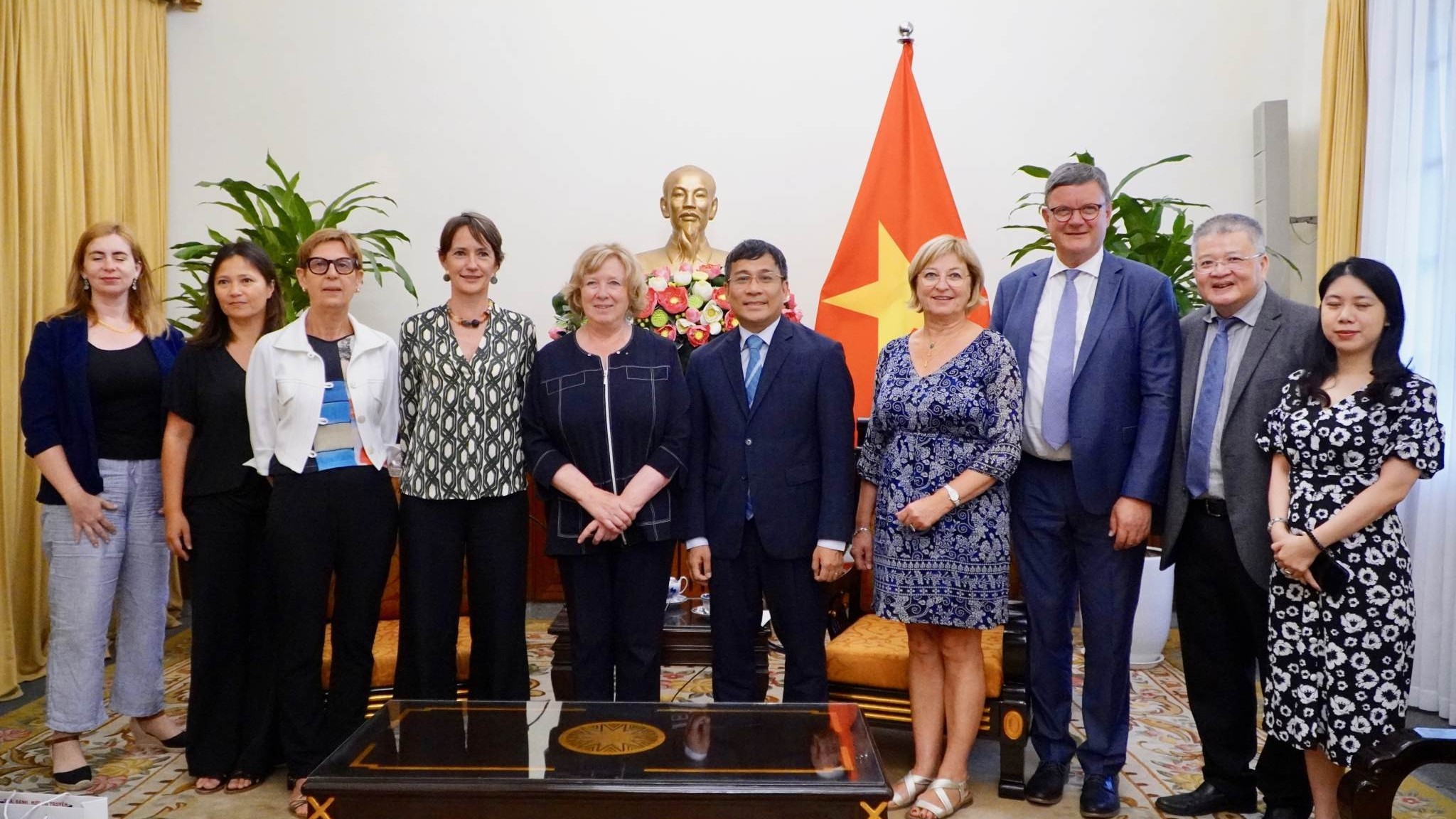 Tiếp tục tăng cường tình hữu nghị Việt Nam-Pháp