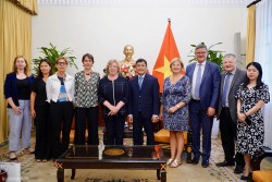 Tiếp tục tăng cường tình hữu nghị Việt Nam-Pháp