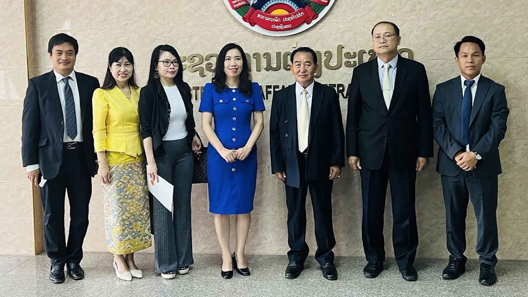 Thứ trưởng Ngoại giao Lê Thị Thu Hằng làm việc với Thứ trưởng Ngoại giao Lào