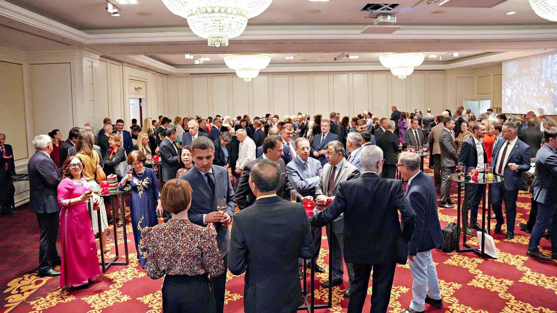 Các đại biểu tham dự sự kiện.