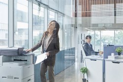 Hàn Quốc: 'Gánh nặng' khoảng cách tiền lương giữa phụ nữ và nam giới