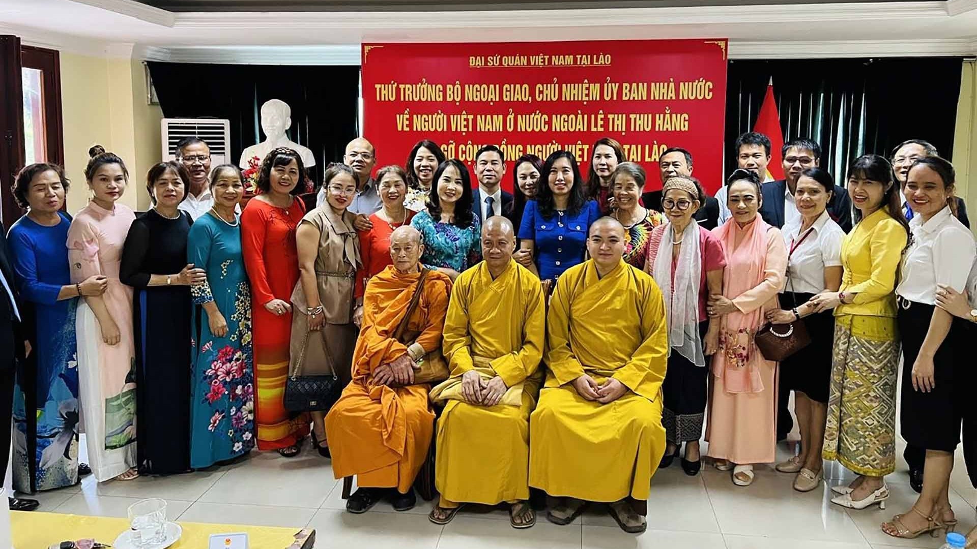 Cộng đồng người Việt tại Lào tích cực tham gia các hoạt động hướng về cội nguồn, gìn giữ bản sắc văn hóa và ngôn ngữ dân tộc