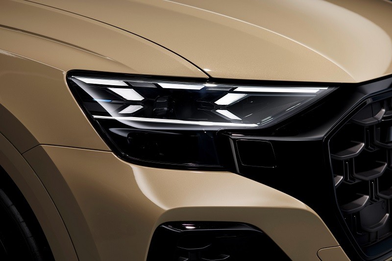 Công nghệ HD Matrix LED của Audi Q8 2024 sở hữu đến 4 tùy chọn đồ họa đèn ban ngày. Công nghệ HD Matrix LED của Audi Q8 2024 sở hữu đến 4 tùy chọn đồ họa đèn ban ngày.