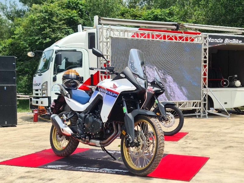 Cận cảnh Honda XL750 Transalp vừa ra mắt tại Việt Nam, giá 309 triệu đồng Cận cảnh Honda XL750 Transalp vừa ra mắt tại Việt Nam, giá 309 triệu đồng