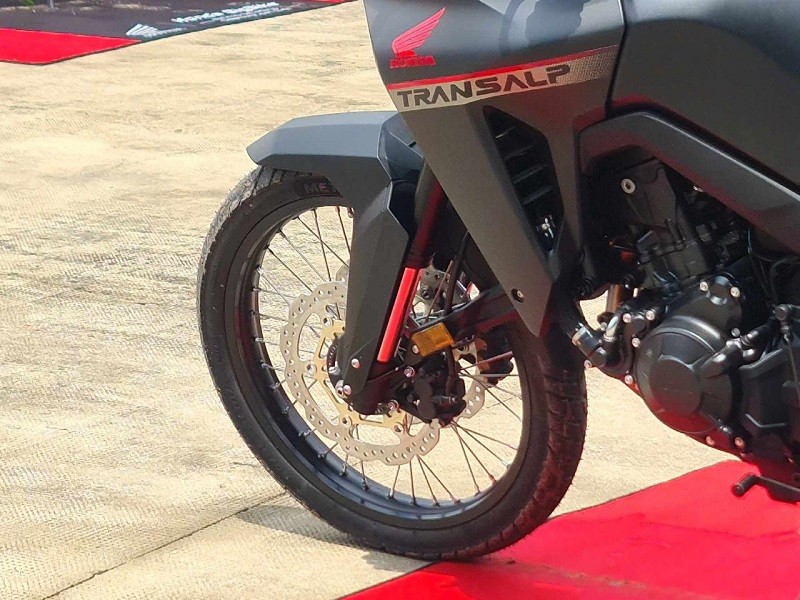 Cận cảnh Honda XL750 Transalp vừa ra mắt tại Việt Nam, giá 309 triệu đồng Cận cảnh Honda XL750 Transalp vừa ra mắt tại Việt Nam, giá 309 triệu đồng