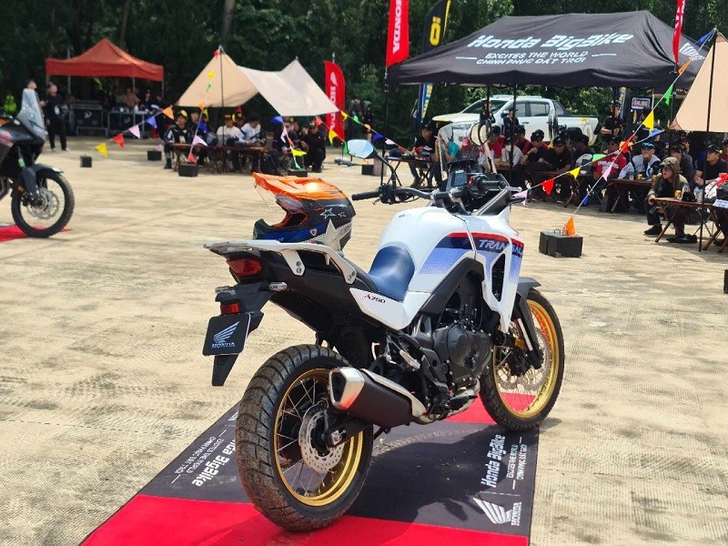 Cận cảnh Honda XL750 Transalp vừa ra mắt tại Việt Nam, giá 309 triệu đồng Cận cảnh Honda XL750 Transalp vừa ra mắt tại Việt Nam, giá 309 triệu đồng
