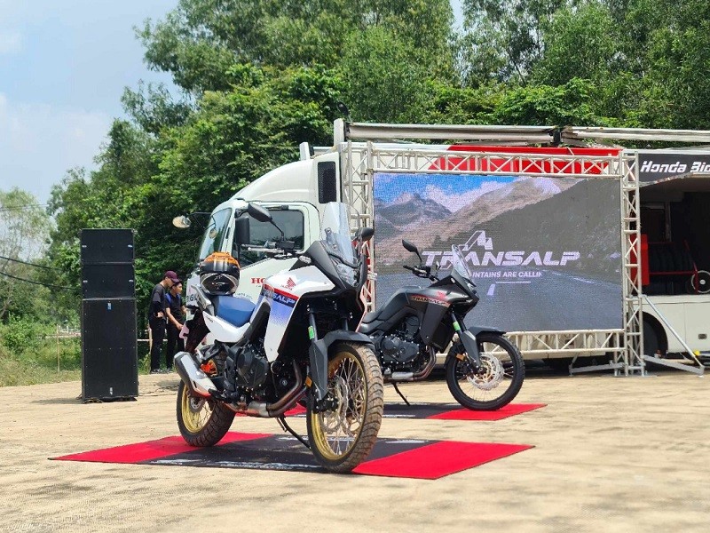 Cận cảnh Honda XL750 Transalp vừa ra mắt tại Việt Nam, giá 309 triệu đồng Cận cảnh Honda XL750 Transalp vừa ra mắt tại Việt Nam, giá 309 triệu đồng