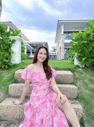 'Mỹ nhân của màn ảnh Việt' Hồng Diễm gây ấn tượng bởi gu thời trang thời thượng