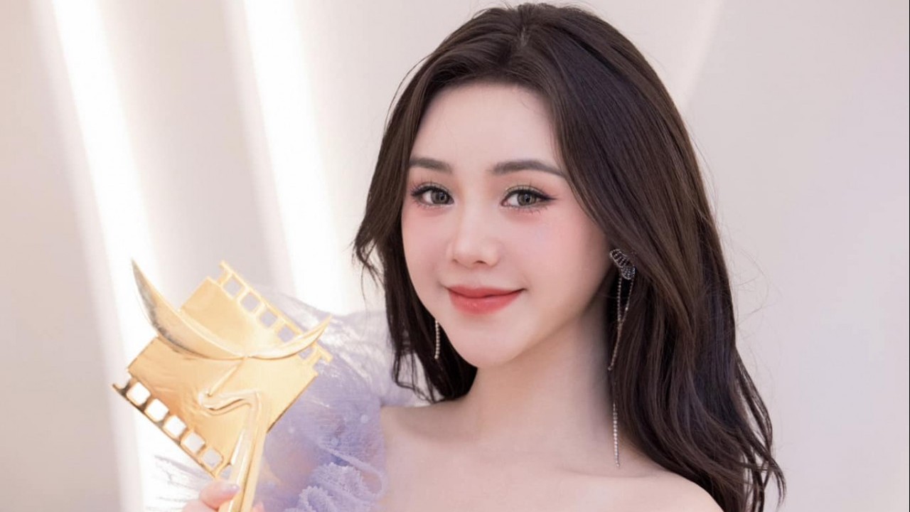 Quỳnh Kool, Hồng Diễm gợi cảm trên thảm đỏ Cánh diều vàng 2023