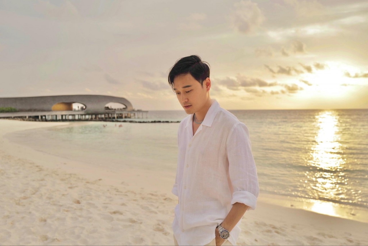 Sao Việt: Hoa hậu Đặng Thu Thảo thanh lịch xuống phố, Jennifer Phạm hút hồn người đối diện