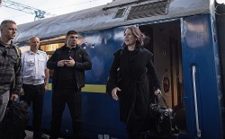 Bất ngờ thăm Kiev, Ngoại trưởng Đức dành lời ‘có cánh’ cho Ukraine