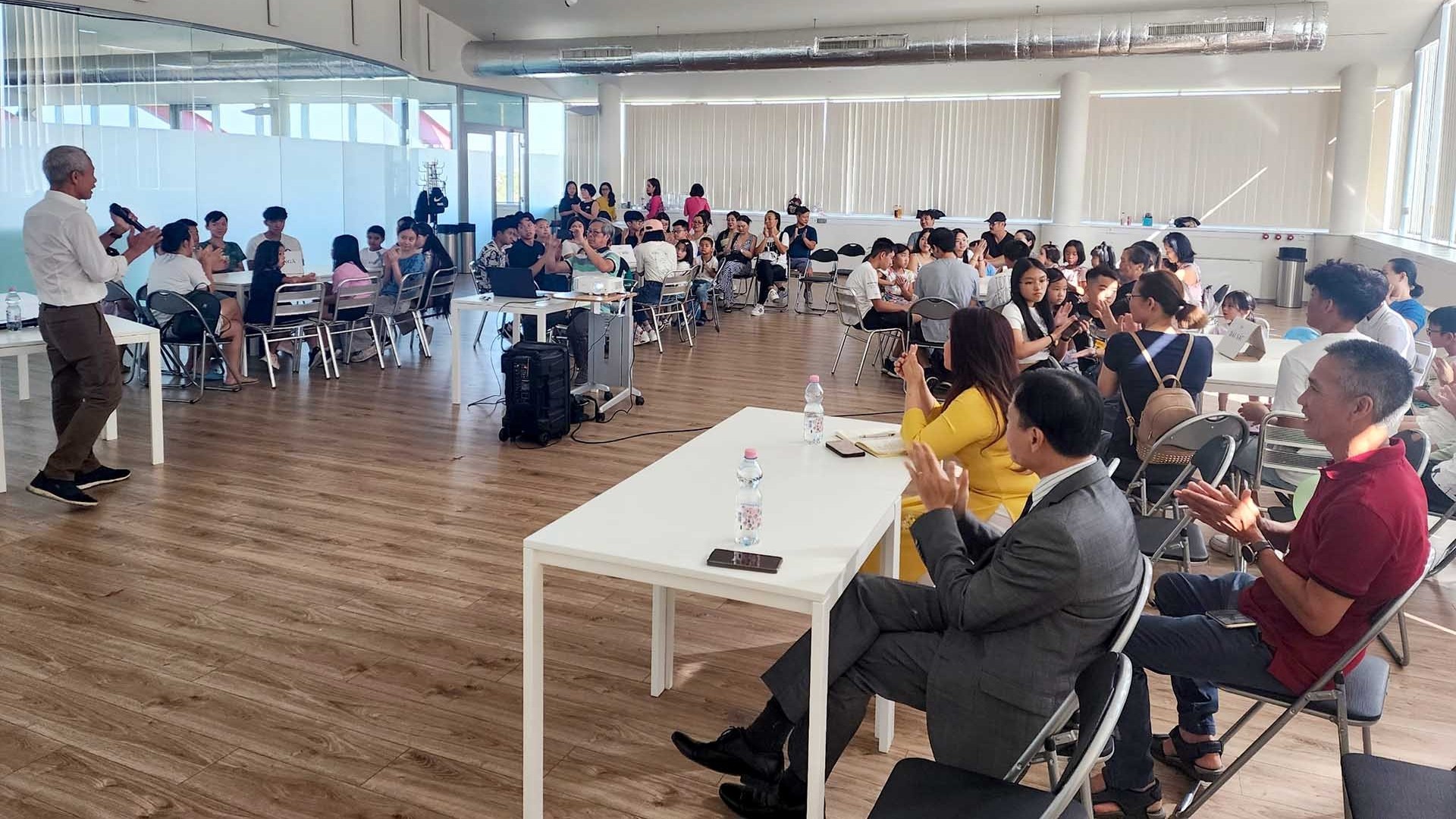 Sôi động ngày hội tiếng Việt ở Hungary