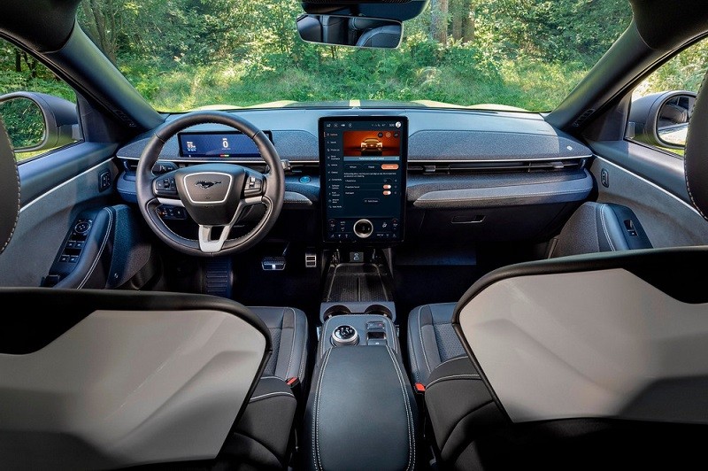 Nội thất của Ford Mustang Mach-E Rally không có quá nhiều sự khác biệt so với các phiên bản Mach-E khác. Nội thất của Ford Mustang Mach-E Rally không có quá nhiều sự khác biệt so với các phiên bản Mach-E khác.