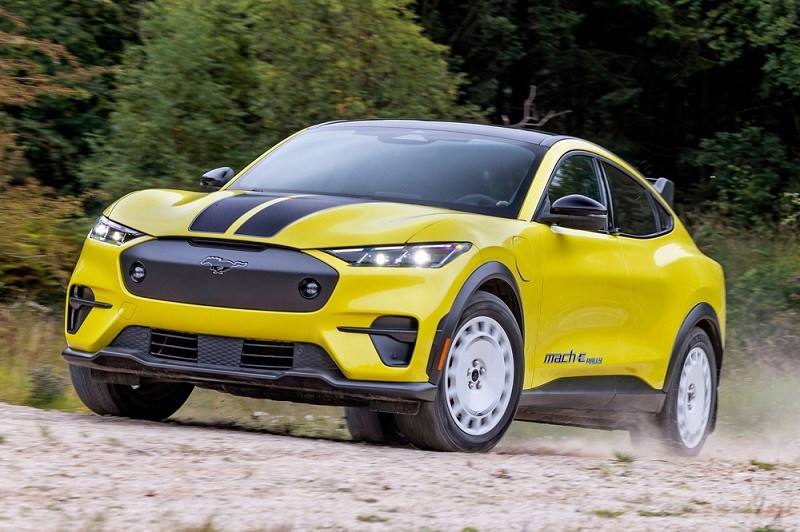 Ford Mustang Mach-E Rally được nâng cấp một số trang bị về ngoại thất. Ford Mustang Mach-E Rally được nâng cấp một số trang bị về ngoại thất.