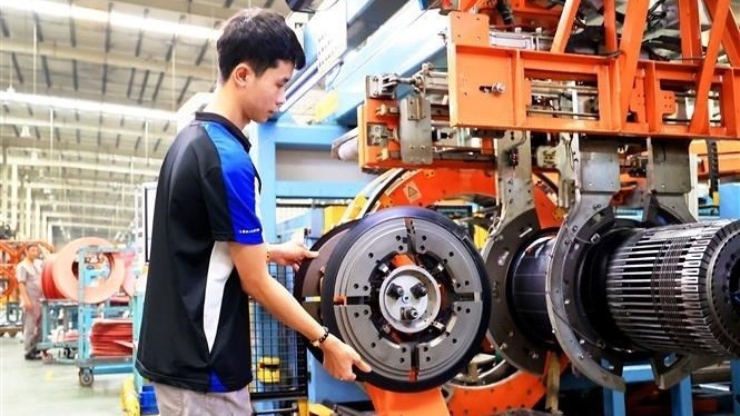 Hội nghị trực tuyến Chính phủ với các địa phương: Kinh tế Việt Nam vững vàng 'vượt cơn gió ngược'