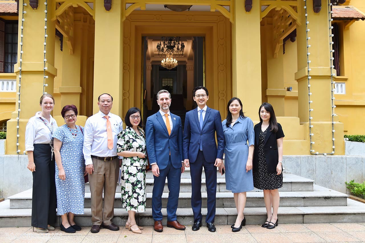 Ngày 13/9/2023, Thứ trưởng Ngoại giao Đỗ Hùng Việt tiếp Trưởng Đại diện UNFPA trình Ủy nhiệm thư. (Ảnh: Anh Sơn)