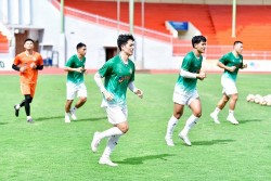 CLB Bình Định: Đình Trọng báo tin vui phục hồi chấn thương và sắp đám cưới với bạn gái lâu năm