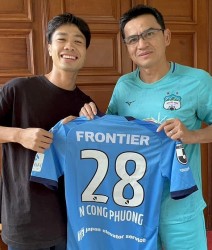 Trước khi lên đường sang Nhật Bản, Công Phượng trở lại thăm CLB Hoàng Anh Gia Lai