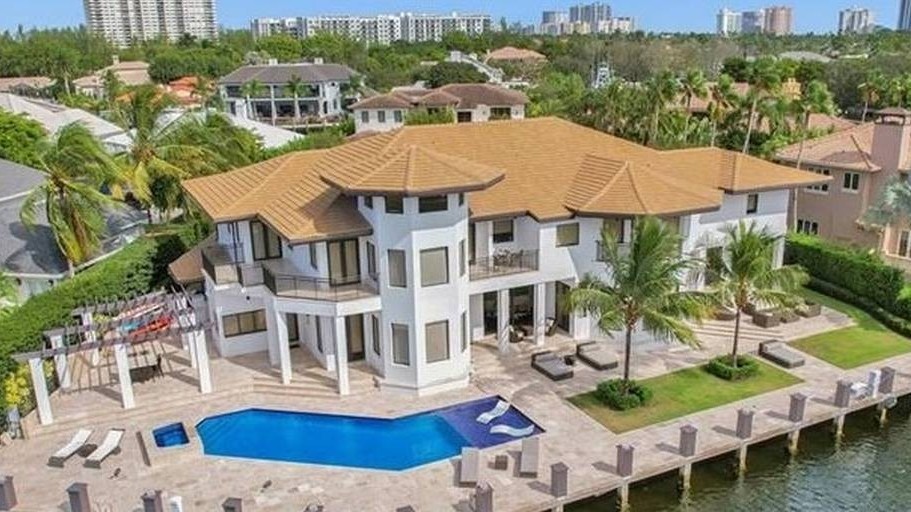 Gia đình Lionel Messi mua căn nhà tiện nghi, vị trí ven sông