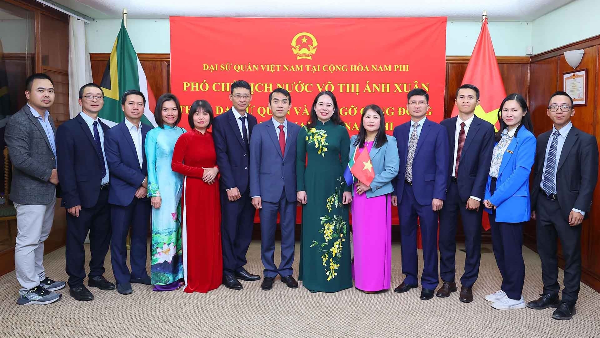 Phó Chủ tịch nước Võ Thị Ánh Xuân thăm Đại sứ quán và gặp gỡ cộng đồng người Việt Nam tại Nam Phi