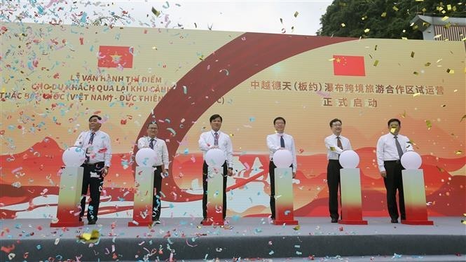 Vận hành thí điểm cho du khách qua lại Khu cảnh quan thác Bản Giốc (Việt Nam) - Đức Thiên (Trung Quốc)