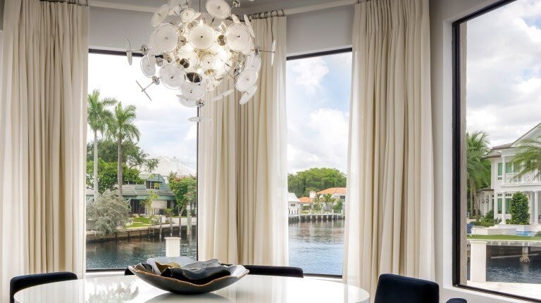 Hình ảnh toàn cảnh và chi tiết về căn biệt thự mới của gia đình siêu sao Lionel Messi