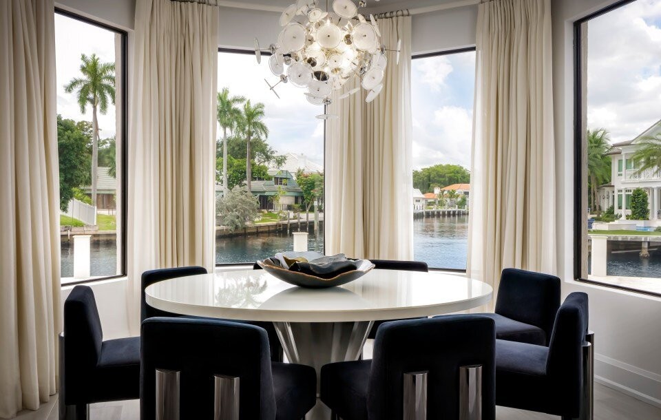 Messi và gia đình có thể ngắm khung cảnh xung quanh từ phòng ăn VIP. 