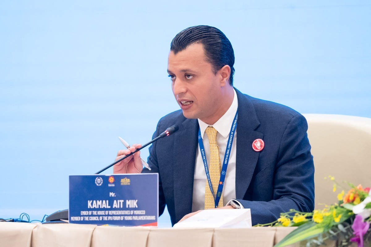 Ông Kamal Ait Mik, Thành viên Hạ viện Maroc và Thành viên Ban lãnh đạo Diễn đàn Nghị sĩ trẻ IPU phát biểu điều hành phiên thảo luận Ông Kamal Ait Mik, Thành viên Hạ viện Maroc và Thành viên Ban lãnh đạo Diễn đàn Nghị sĩ trẻ IPU phát biểu điều hành phiên thảo luận