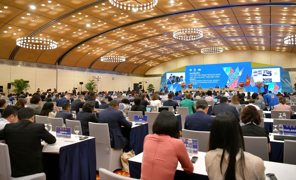 Các nghị sĩ trẻ IPU tại phiên thảo luận thứ 3 của Hội nghị. (Ảnh: TC) Các nghị sĩ trẻ IPU tại phiên thảo luận thứ 3 của Hội nghị. (Ảnh: TC)