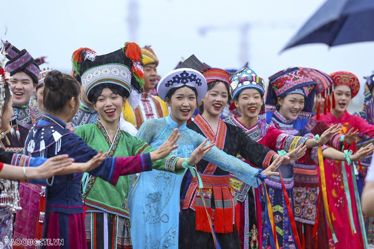 Thúc đẩy hợp tác với Quảng Tây, xây dựng Cộng đồng chia sẻ tương lai Việt Nam-Trung Quốc có ý nghĩa chiến lược Thúc đẩy hợp tác với Quảng Tây, xây dựng Cộng đồng chia sẻ tương lai Việt Nam-Trung Quốc có ý nghĩa chiến lược