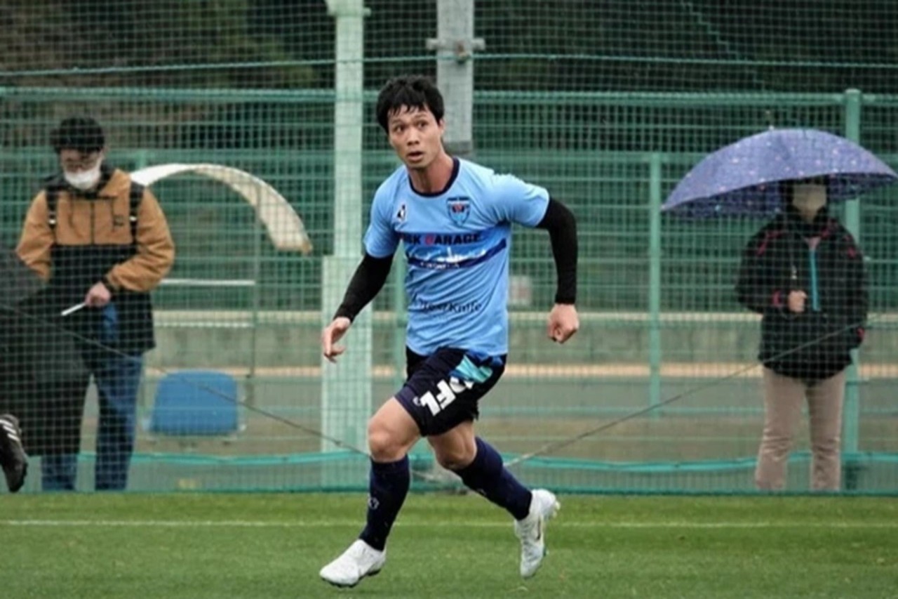 Công Phượng gần như không được ngó ngàng dù Yokohama FC thiếu người. (Nguồn: Yokohama FC) Công Phượng gần như không được ngó ngàng dù Yokohama FC thiếu người. (Nguồn: Yokohama FC)