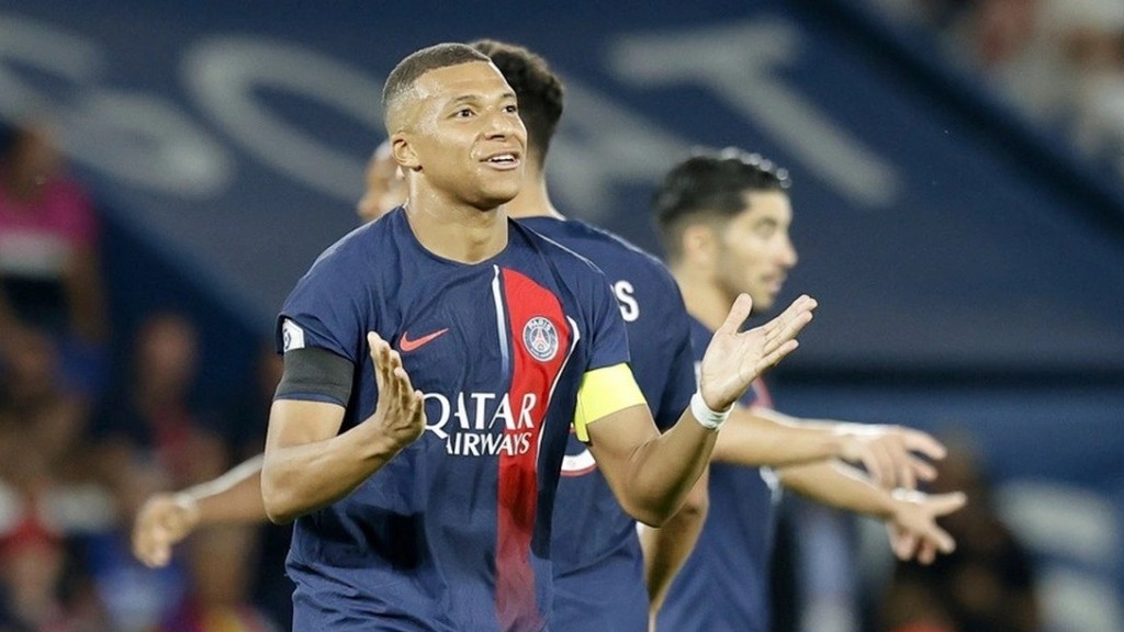 Cú đúp bàn thắng của Mbappe vẫn không mang lại kỳ tích trên sân nhà cho PSG