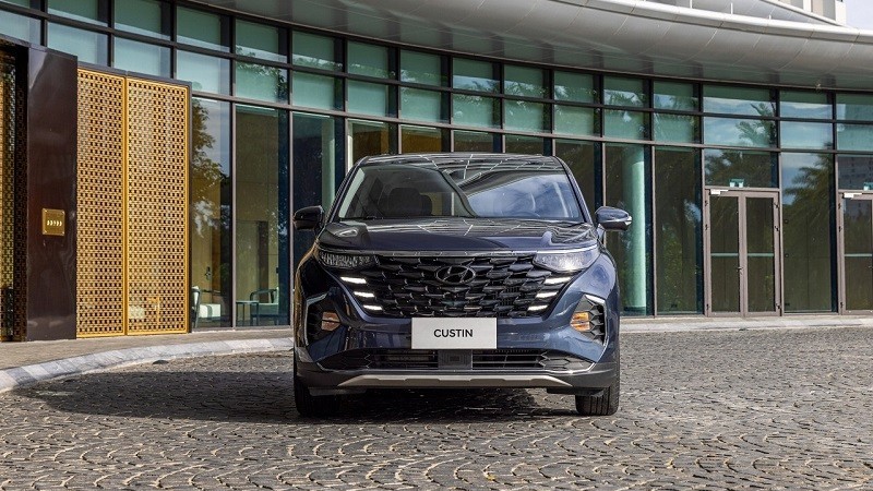 Cận cảnh Hyundai Custin vừa ra mắt thị trường Việt Nam, giá từ 850 triệu đồng