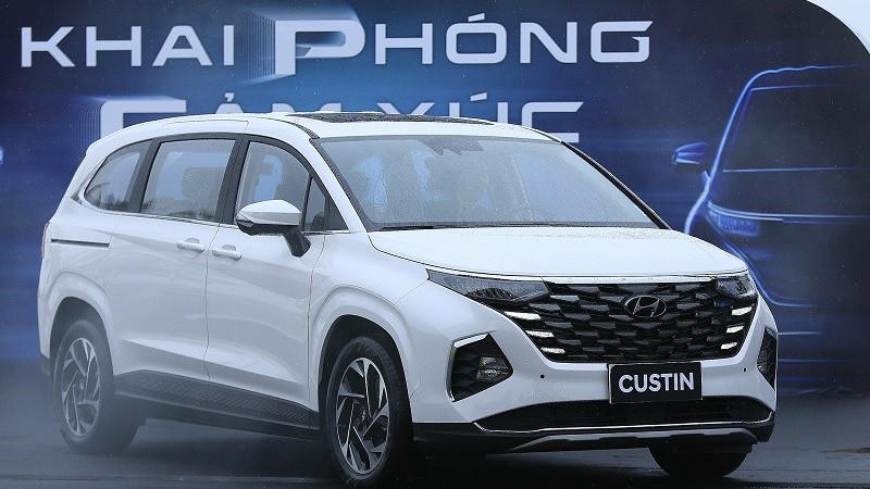Cập nhật bảng giá lăn bánh Hyundai Custin vừa ra mắt