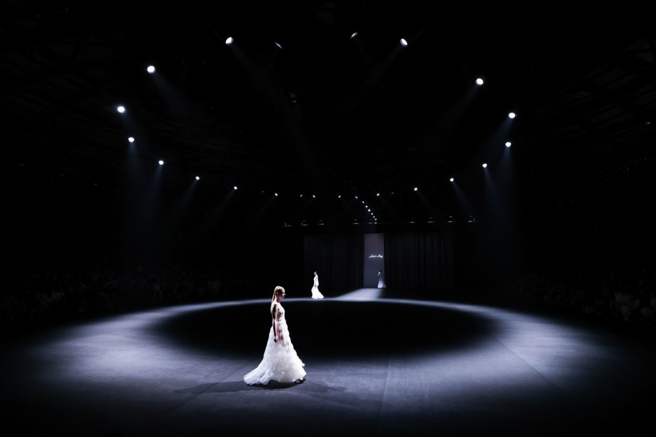 Ảnh ấn tượng (11 17/9): Tổng thống Hoa Kỳ Biden thăm Việt Nam, cuộc gặp lịch sử Nga-Triều, lính Ukraine bắn loại lựu pháo hiếm và đáng gờm