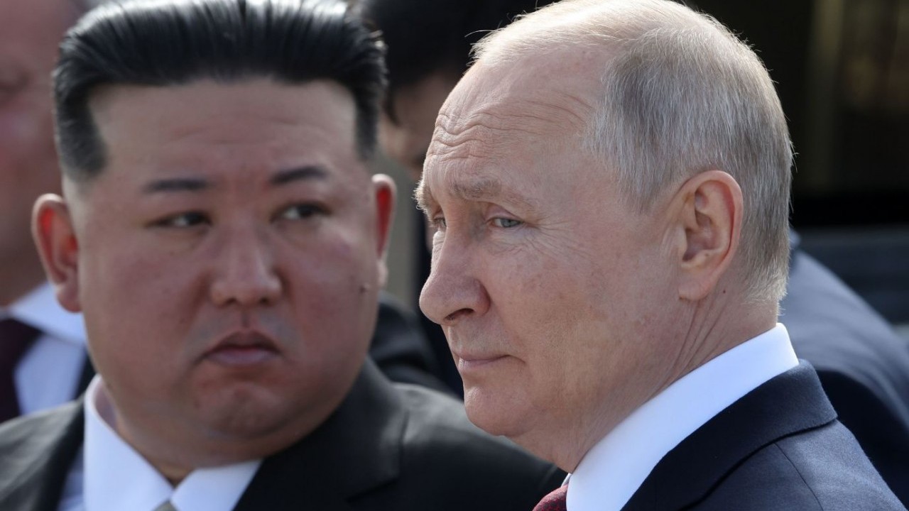 Ảnh ấn tượng (11-17/9): Tổng thống Hoa Kỳ Joe Biden thăm Việt Nam, cuộc gặp lịch sử Nga-Triều, lính Ukraine bắn loại lựu pháo hiếm và đáng gờm