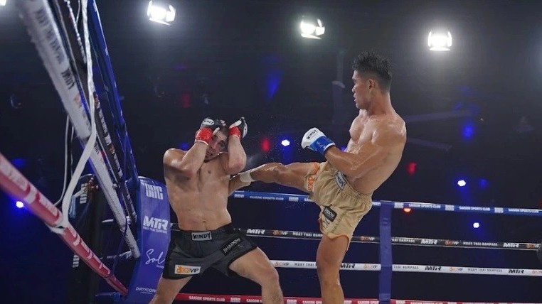 Võ sĩ Trần Quốc Tuấn vô địch giải Muay theo cách đặc biệt