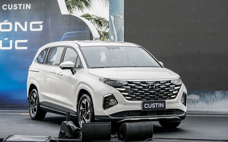 Cận cảnh Hyundai Custin 2.0T vừa ra mắt, giá 999 triệu đồng Cận cảnh Hyundai Custin 2.0T vừa ra mắt, giá 999 triệu đồng