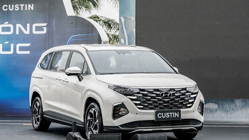 Cận cảnh Hyundai Custin 2.0T vừa ra mắt, giá 999 triệu đồng
