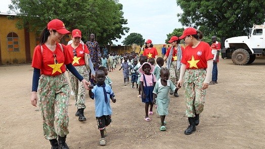 Bộ đội Việt Nam tại Phái bộ UNISFA tìm phương án giúp đỡ học sinh khu vực Abyei