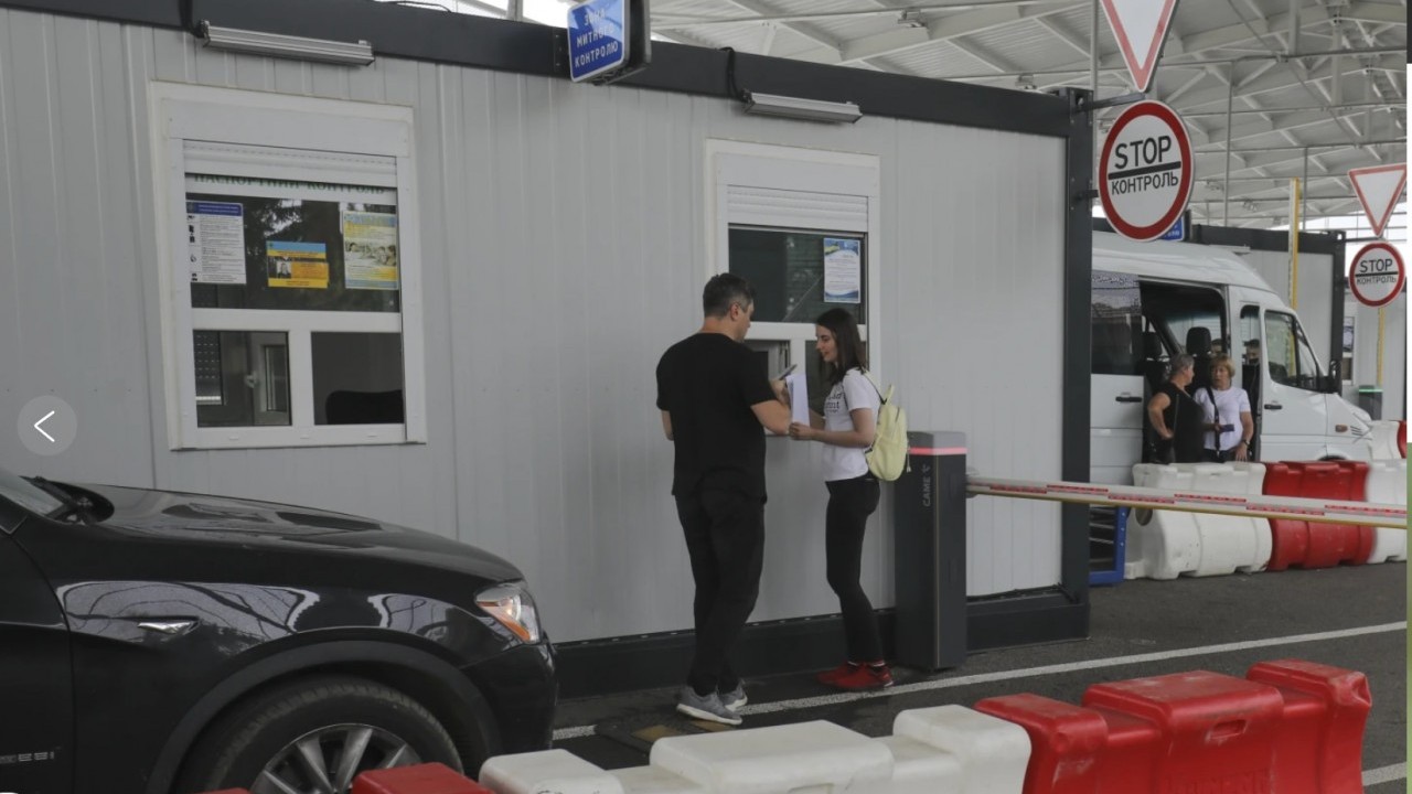 Ba Lan cấm ô tô mang biển số Nga nhập cảnh, Czech lên tiếng ủng hộ nhiệt tình