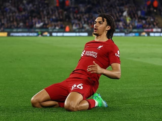 cầu thủ Ngoại hạng Anh: Man City hoãn đàm phán gia hạn Kevin De Bruyne; Barca tính sẽ mượn Jadon Sancho