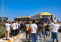 Hình ảnh cổ động viên Iran chào đón Cristiano Ronaldo khi CLB Al-Nassr dự cup C1 châu Á