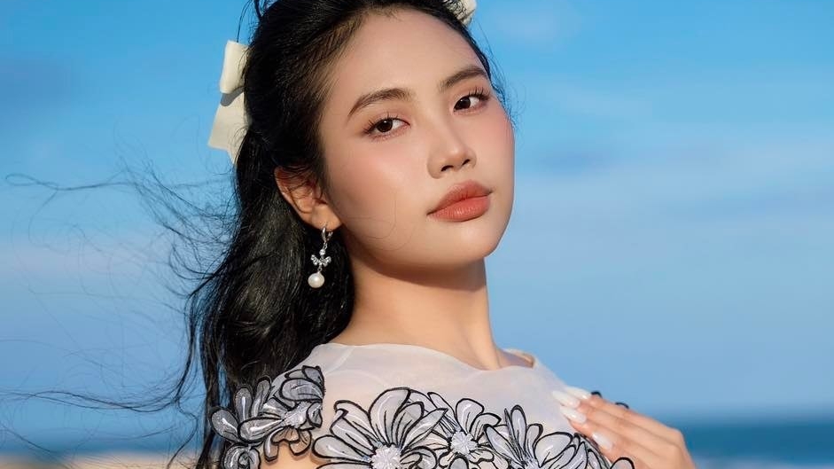 Cô bé dân ca Phương Mỹ Chi 'biến hình' ngoạn mục ở tuổi 22