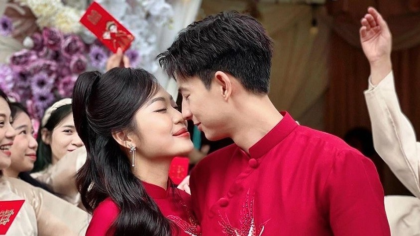 Vận động viên cầu lông điển trai như tài tử sắp làm đám cưới với bạn gái xinh đẹp