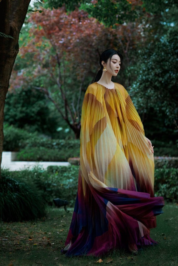 Trên trang cá nhân, Phạm Băng Băng cập nhập hoạt động du lịch, chụp ảnh tạp chí, đi nghe show...  Nữ diễn viên đang nỗ lực lấy lại hình ảnh đẹp.