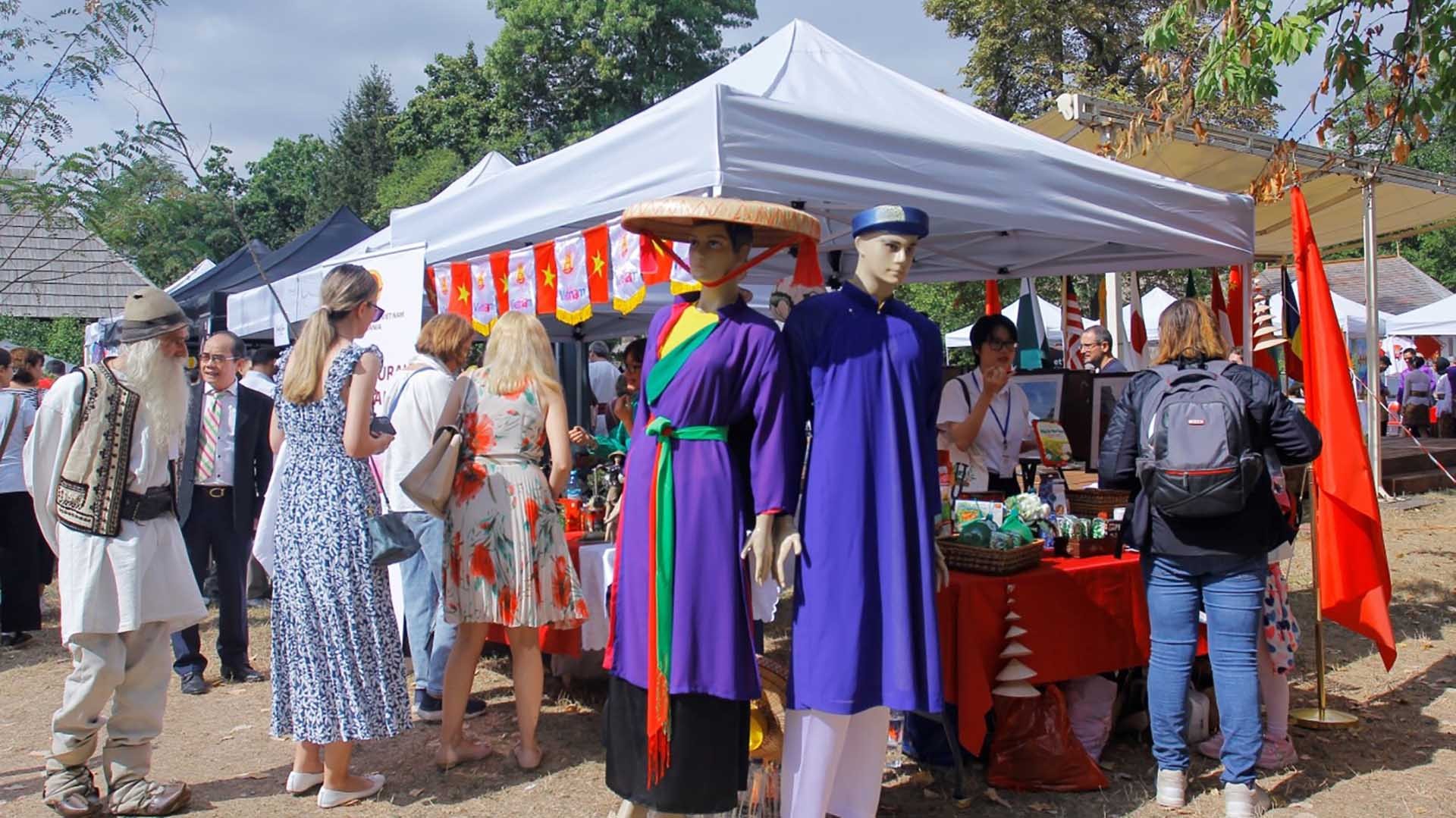 Đại sứ quán Việt Nam tham dự Ngày Văn hóa châu Á 2023 tại Romania