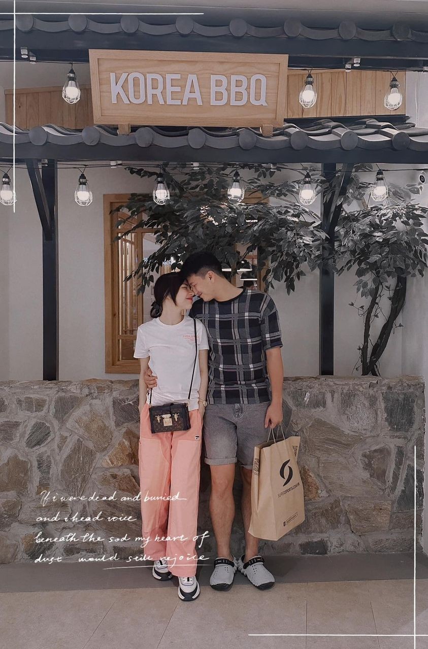 Sao Việt: Lan Phương tình tứ bên chồng Tây