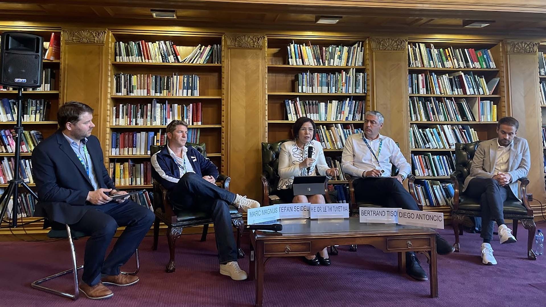 Đại sứ Lê Thị Tuyết Mai giới thiệu chiến lược của ngành hàng thể thao Việt Nam hướng tới phát triển bền vững